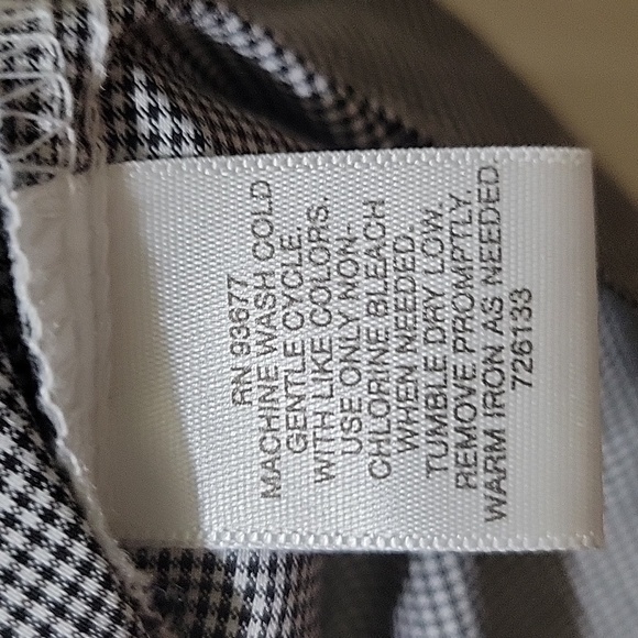 Liz Claiborne fitted shirt. - Picture 3 of 4